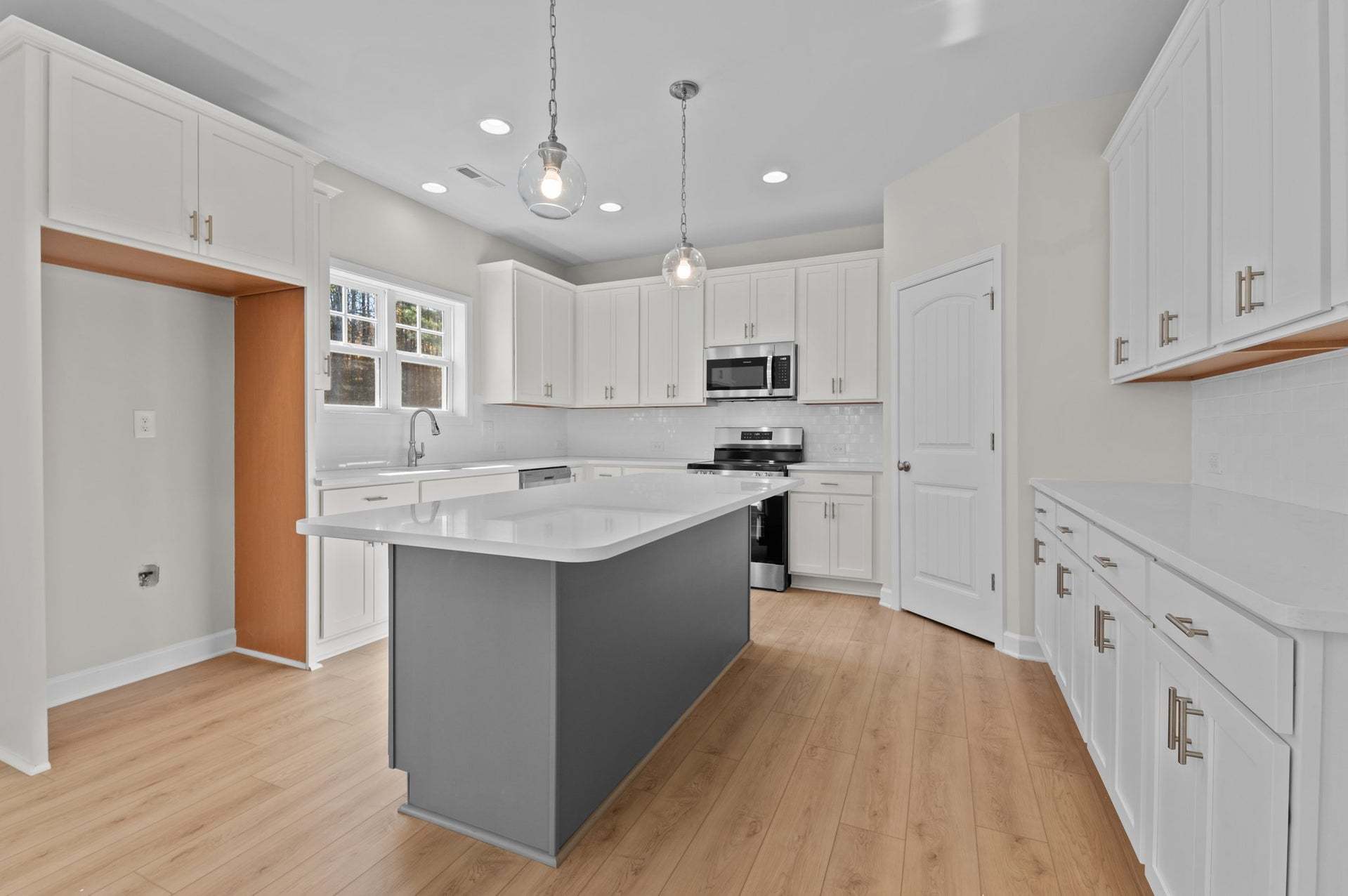 Kitchen With Accent Island