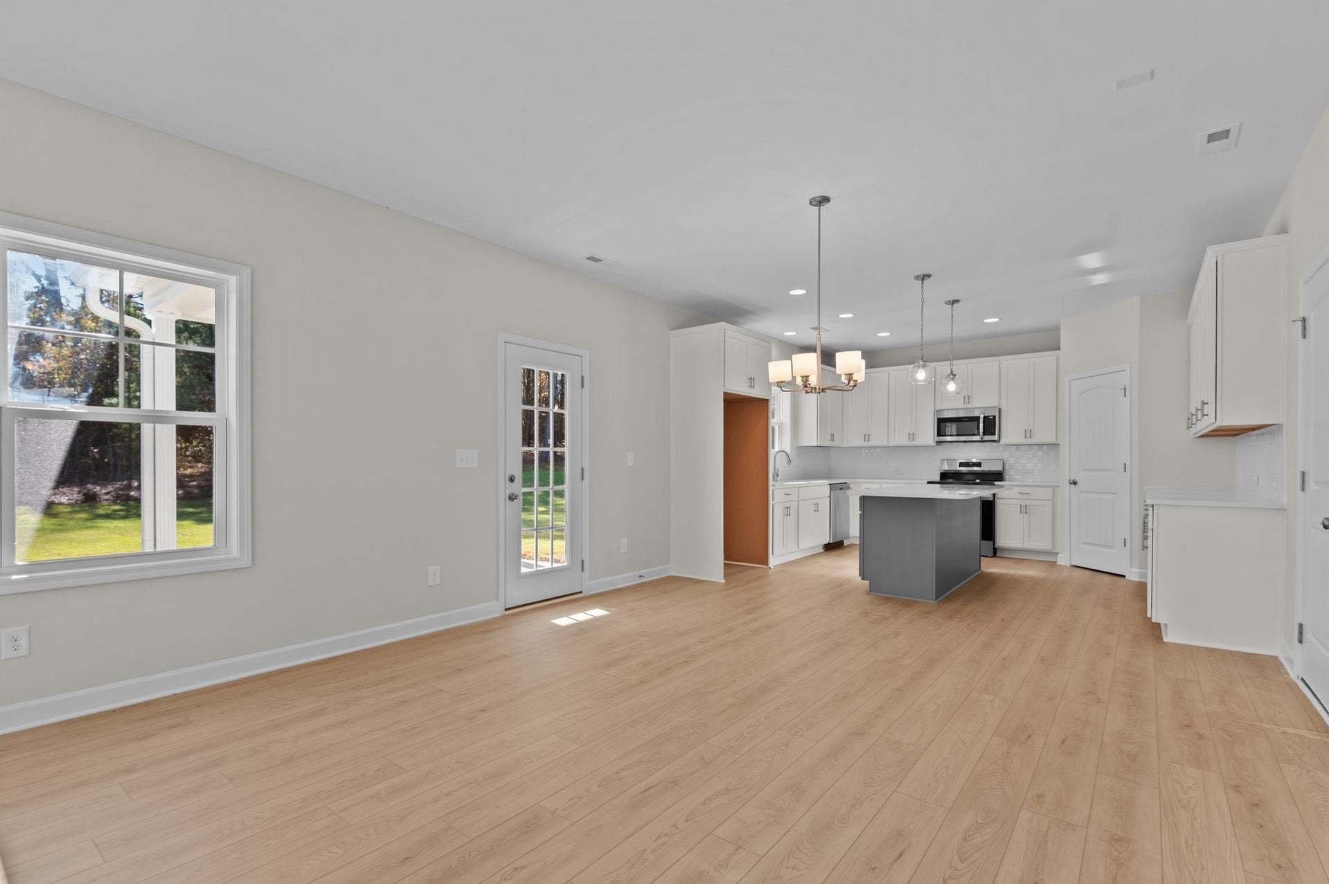 Kitchen With Accent Island