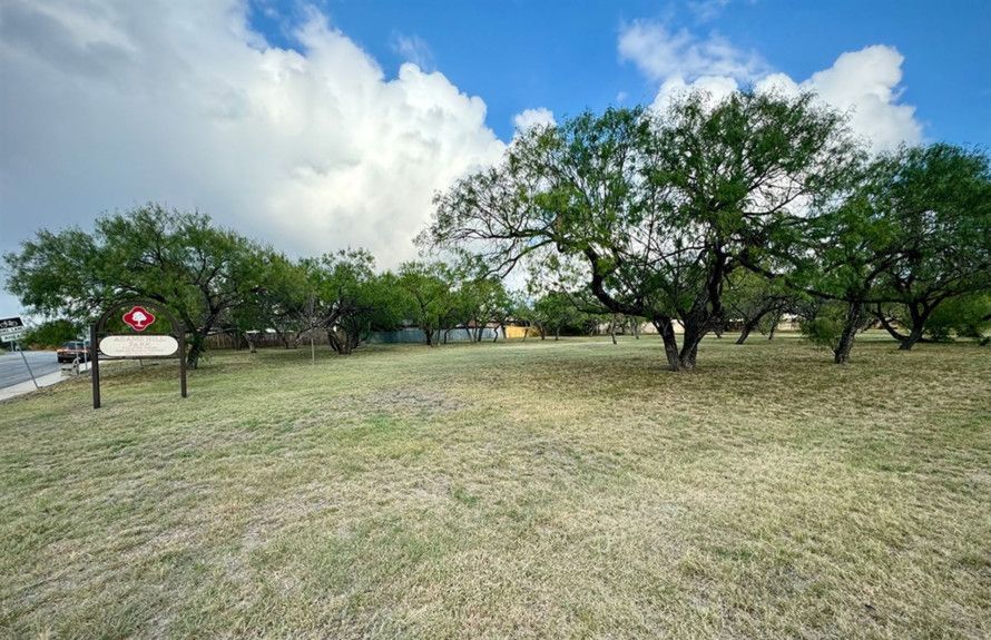 Near Adams Hill Park