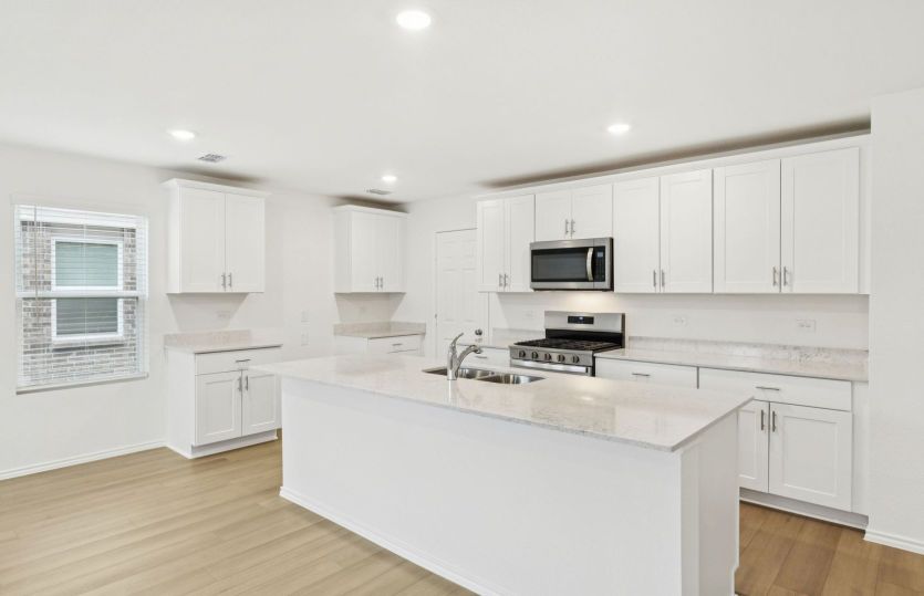 Eat-in island in kitchen