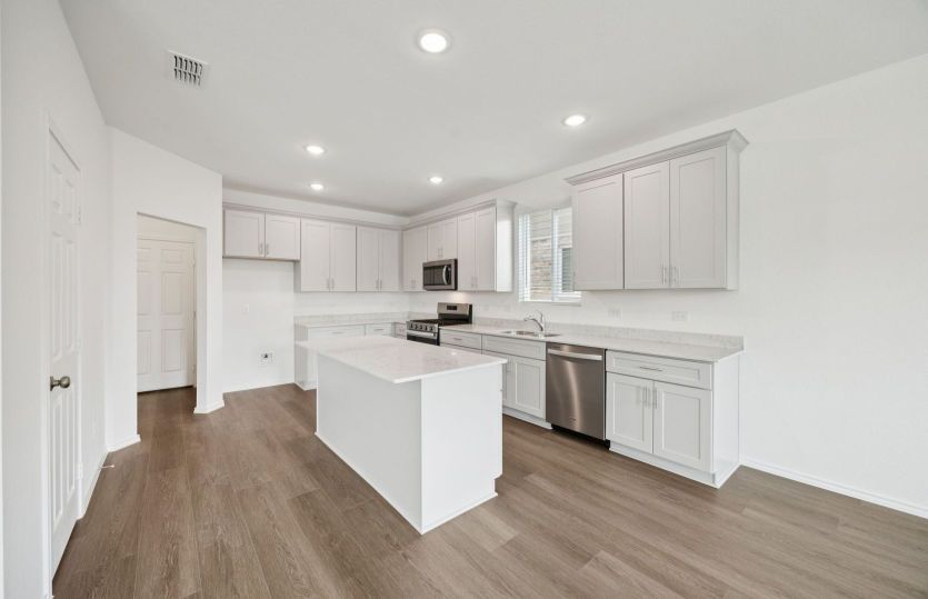 Eat-in island in kitchen