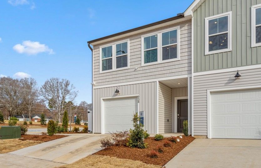 414 Chesney Place. Thomasville, NC 27360