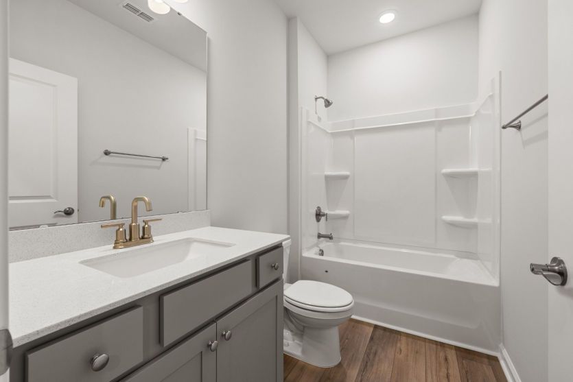 Ibis #95 - Secondary Bath has Tub-Shower Combo