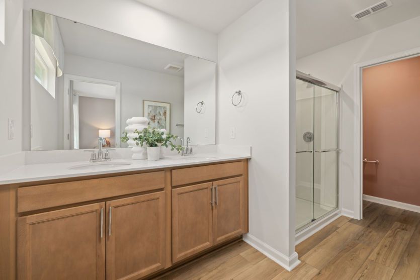 Owner's Bath boosts Dual Vanities - Model Representation