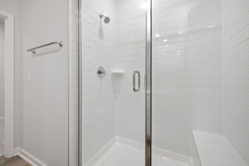 Starling #254 Owner's Shower with Bench