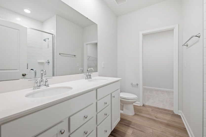 Starling #254 - Owner's Bath