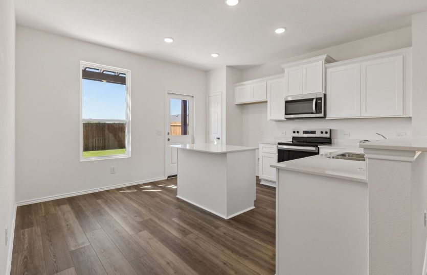 Eat-in island in kitchen