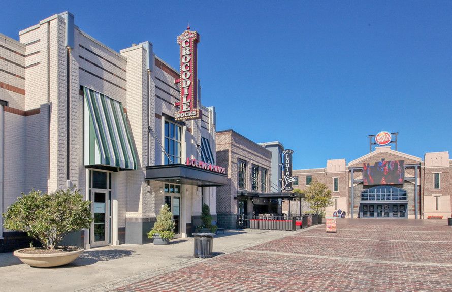 Entertainment and Dining