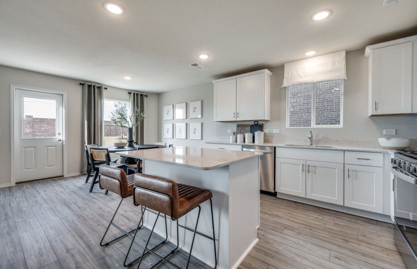 Eat-in bartop in kitchen