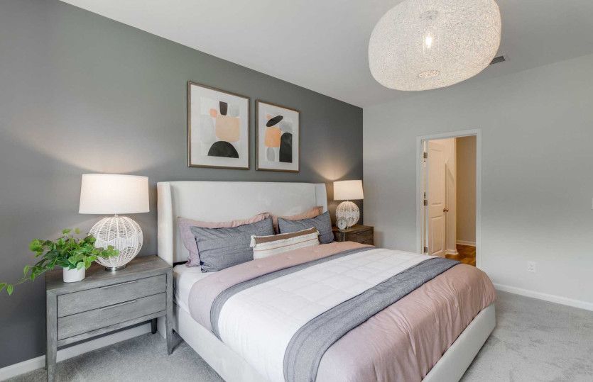 Secondary bedroom.