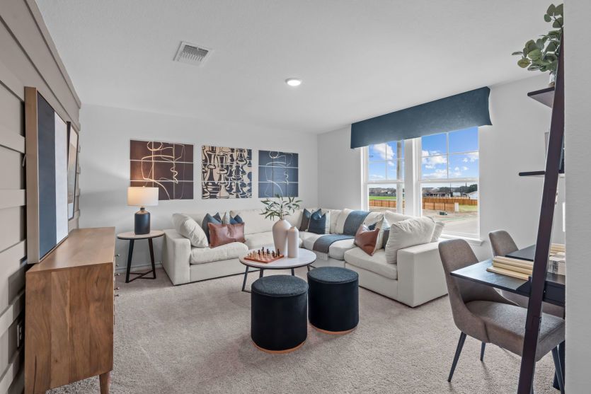 Versatile Upstairs Loft