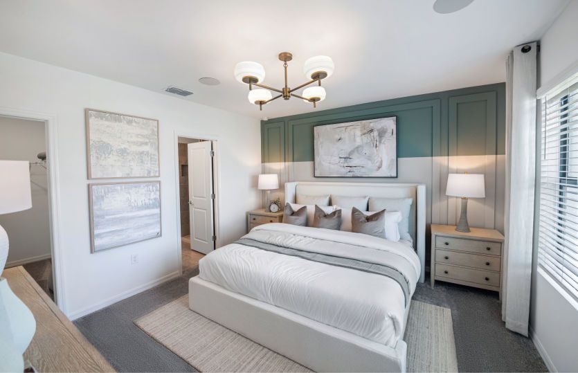 Owner's suite with tons of natural ligth