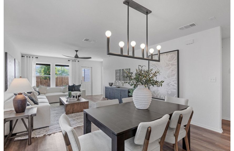 Beeville Model Dining Area