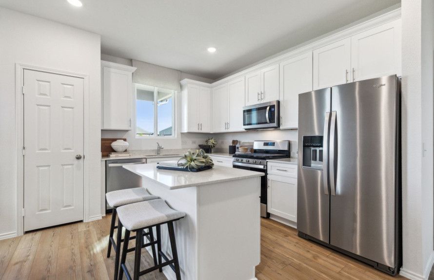Eat-in kitchen islands
