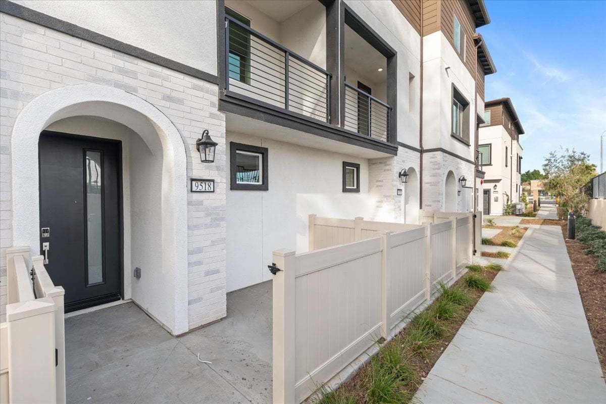 9518 HANNAH WAY (Plan Three)