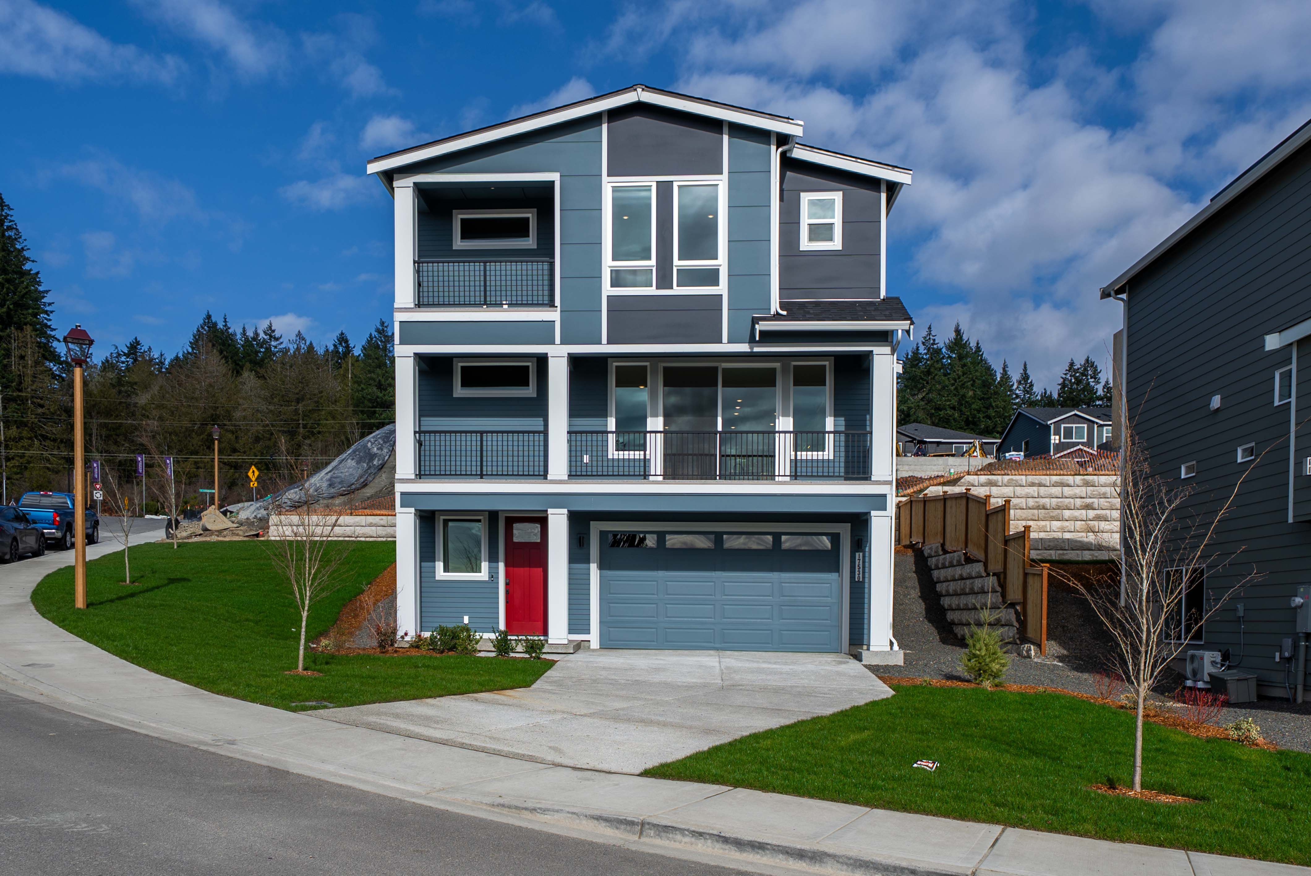 17530 NE Midnight Sun Loop (Rainier)