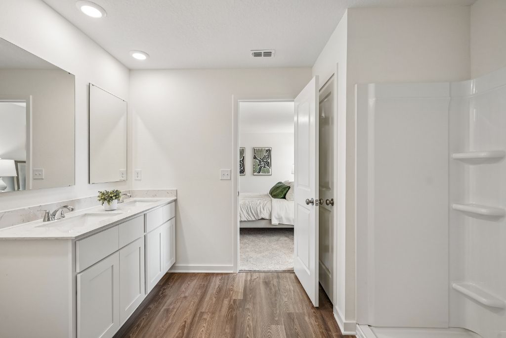 Gardner | Owner's Bathroom