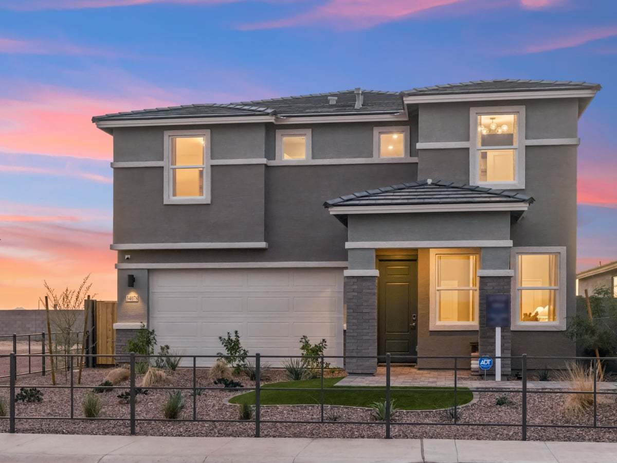 casa en The Vistas Collection at Skyline Village por Century Communities