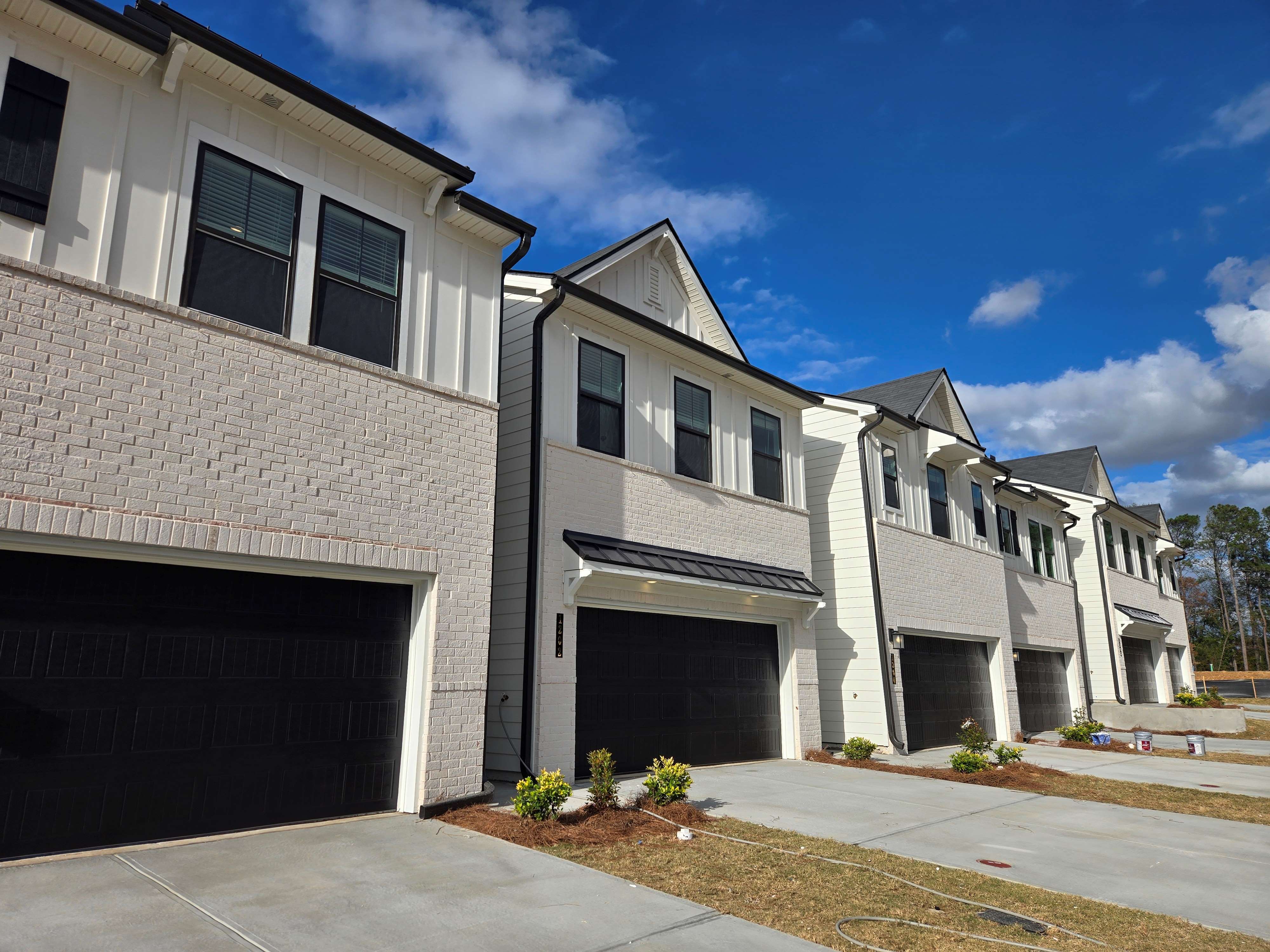 Sawnee - Azalea Square Townhomes: Lawrenceville, Georgia - Century Communities