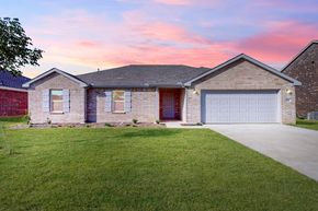 Courtland Place - Cleburne, TX
