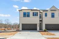 Azalea Square Townhomes por Century Communities en Atlanta Georgia