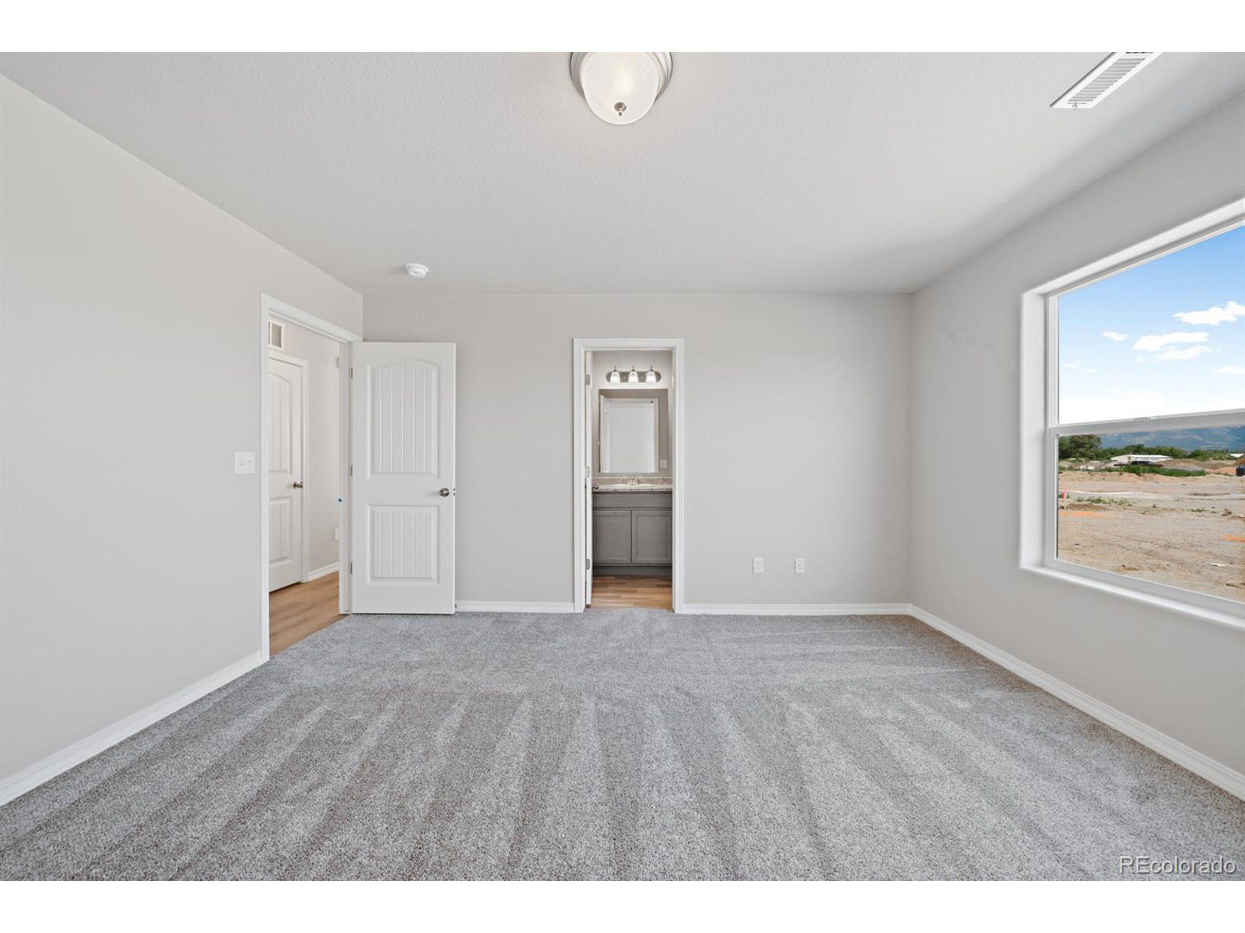 717 N Clubview St (The Hanover)