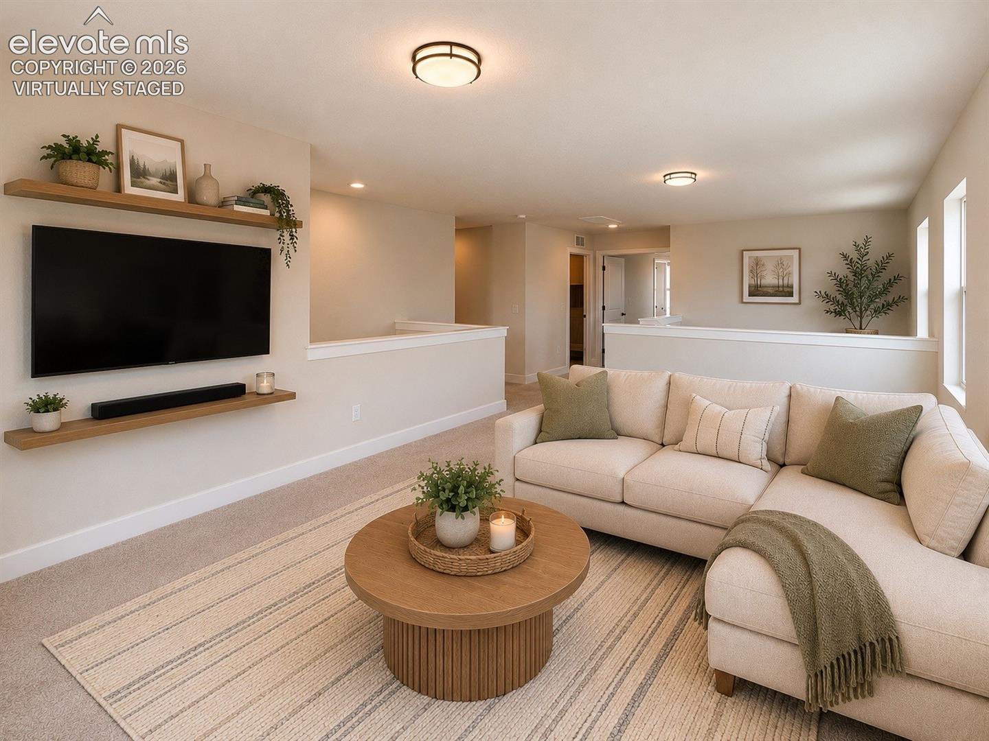 casa en Falcon Meadows at Bent Grass por Challenger Homes