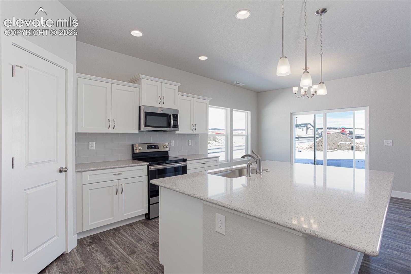 9733 Warrick Street (The Monte Rosa) Imagen