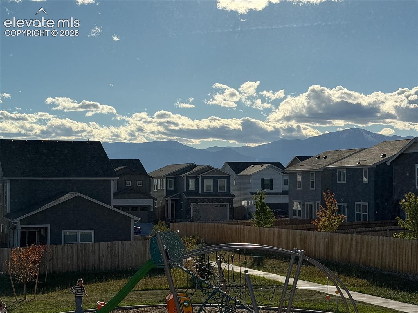 8515 Blue Feather Loop (The Rio)