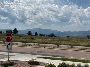 The Everest - The Townes at Cumbre Vista: Colorado Springs, Colorado - Challenger Homes