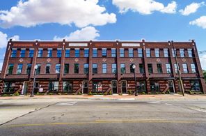 1007 W Third St (The Aviator)