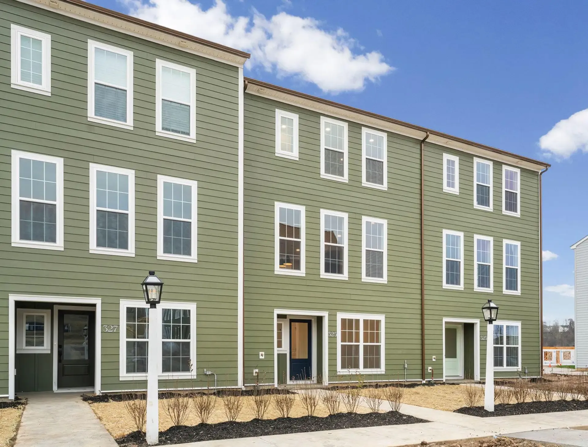 325 Palisade Way (T2250)