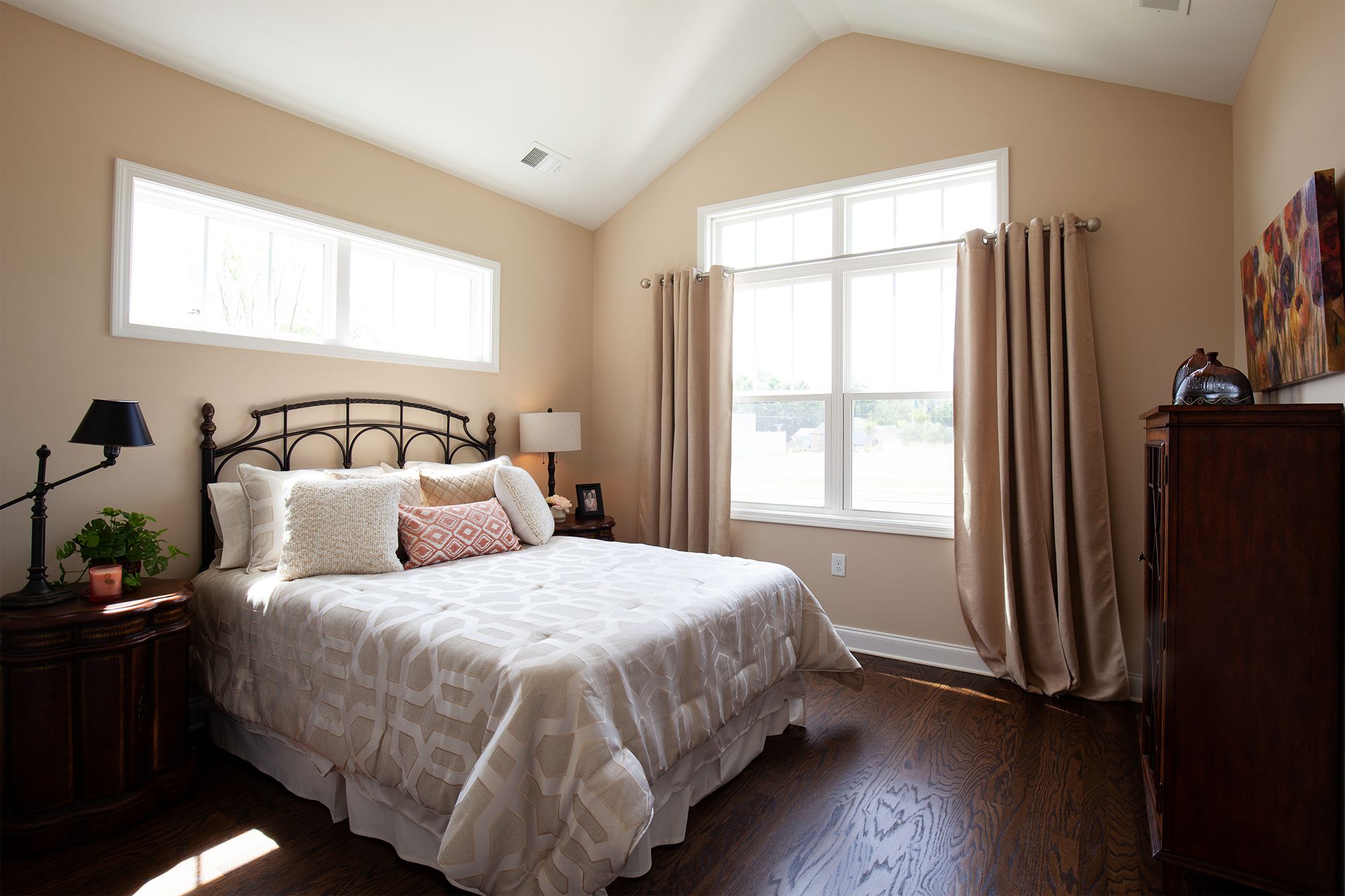 1st Floor Guest Bedroom