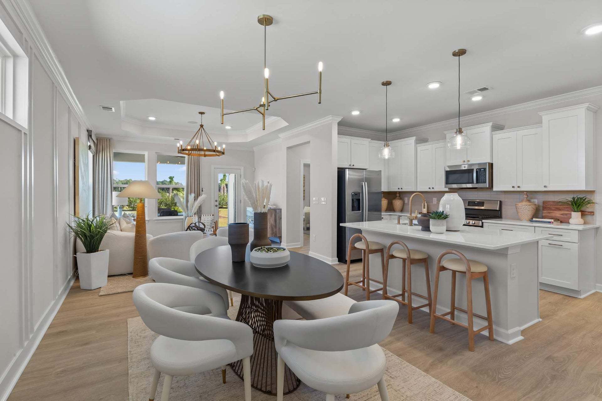 Kitchen & Dining