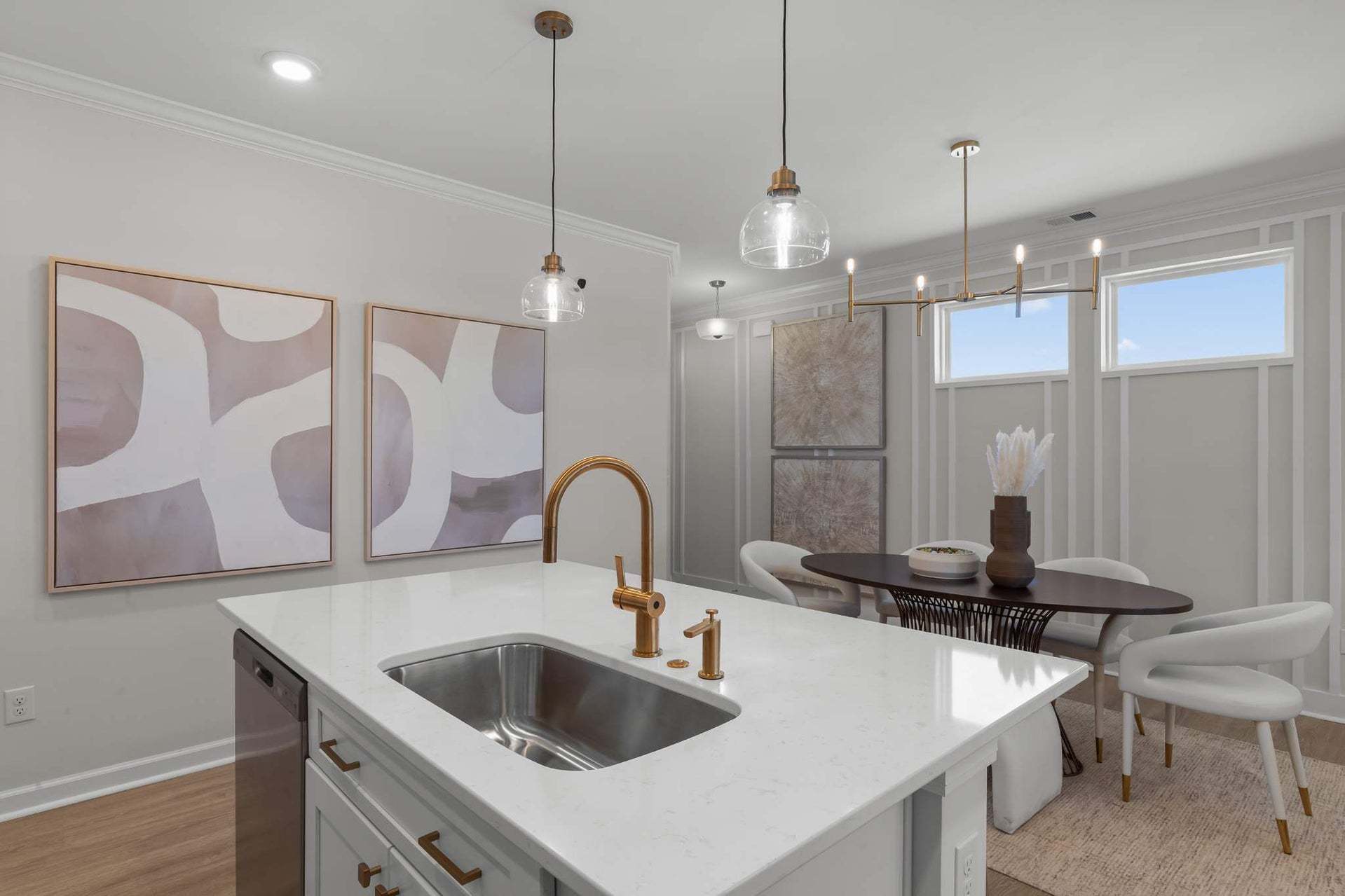 Kitchen & Dining