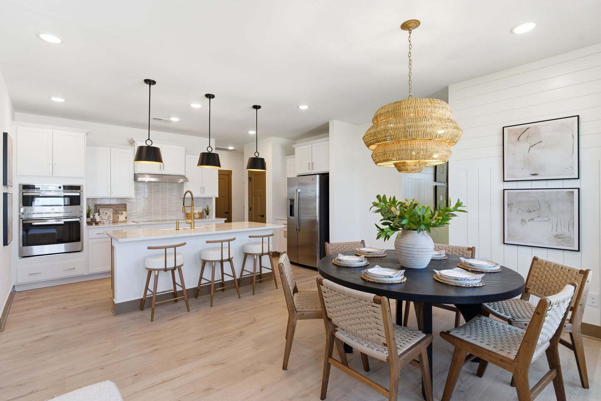 The Hibiscus - Kitchen and Dining