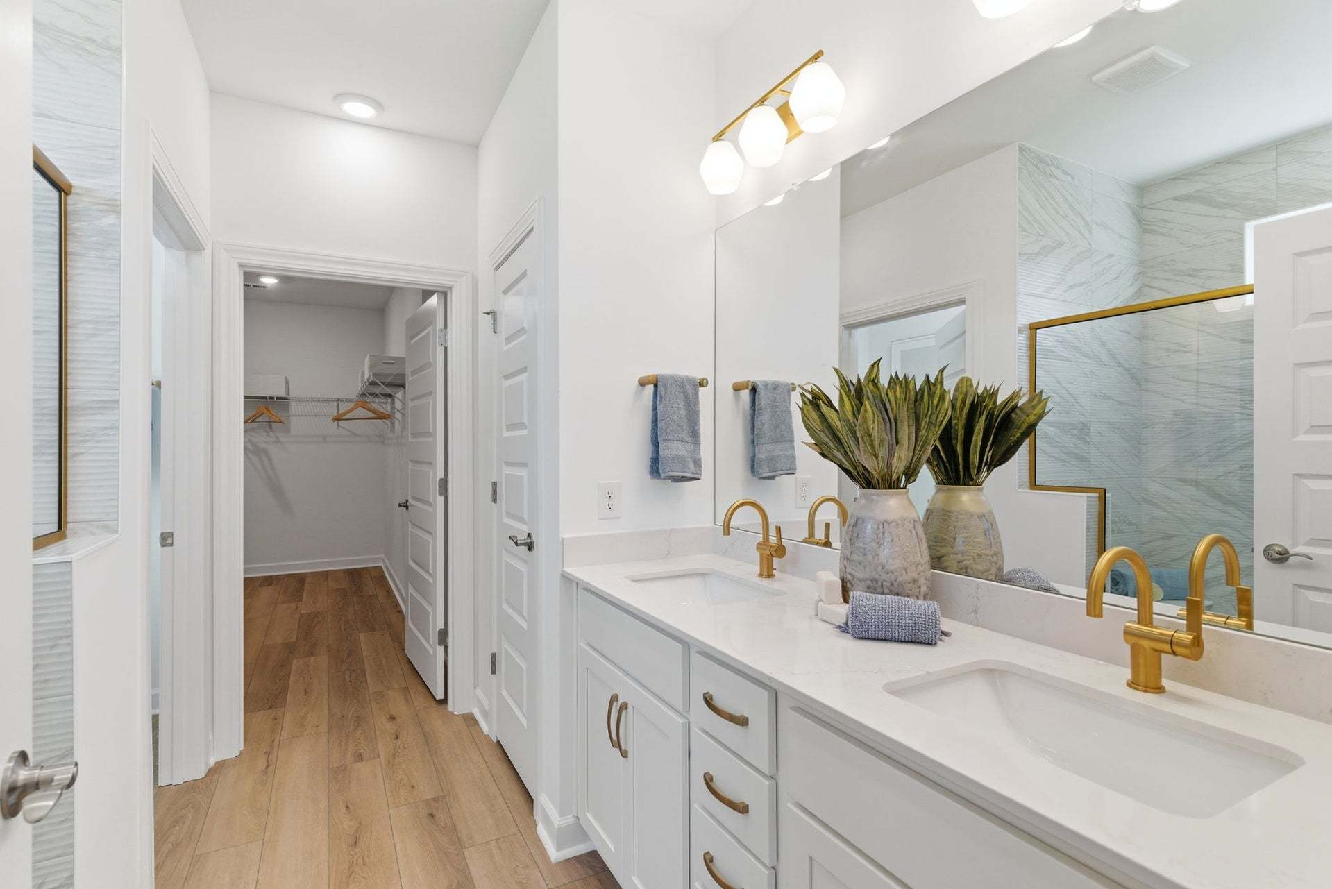 The Shorebreak - Owner's Bath
