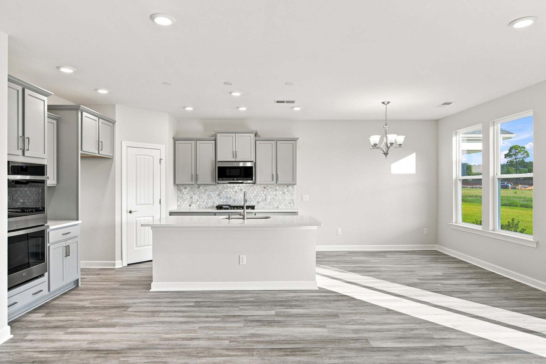 Kitchen & Dining Area