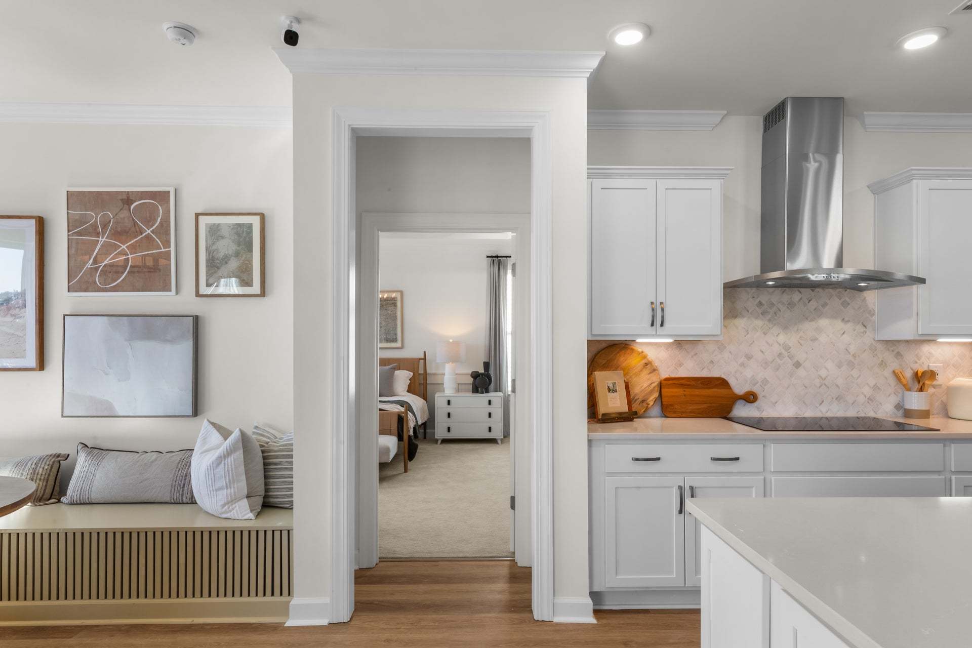 Kitchen & Dining