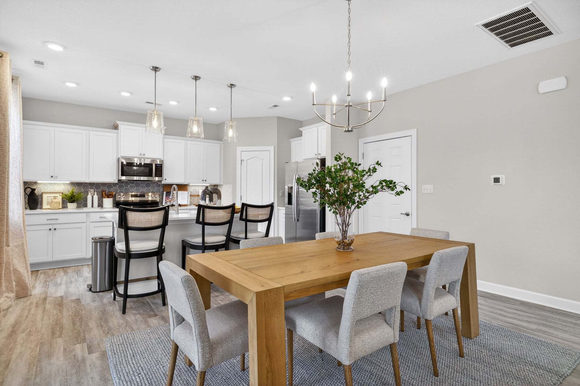 Dining & Kitchen