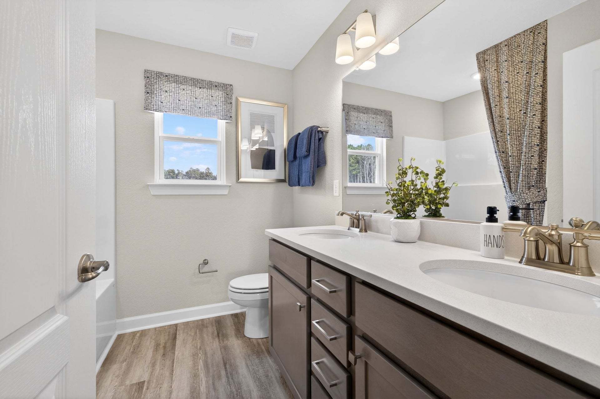 Similar Home - Bathroom