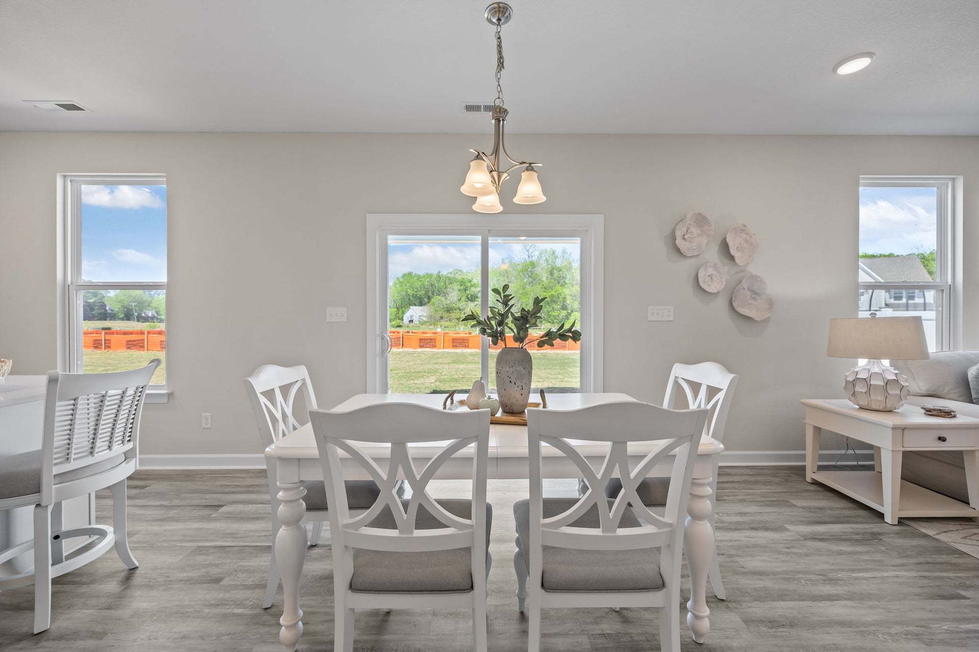 Similar Home - Breakfast Area