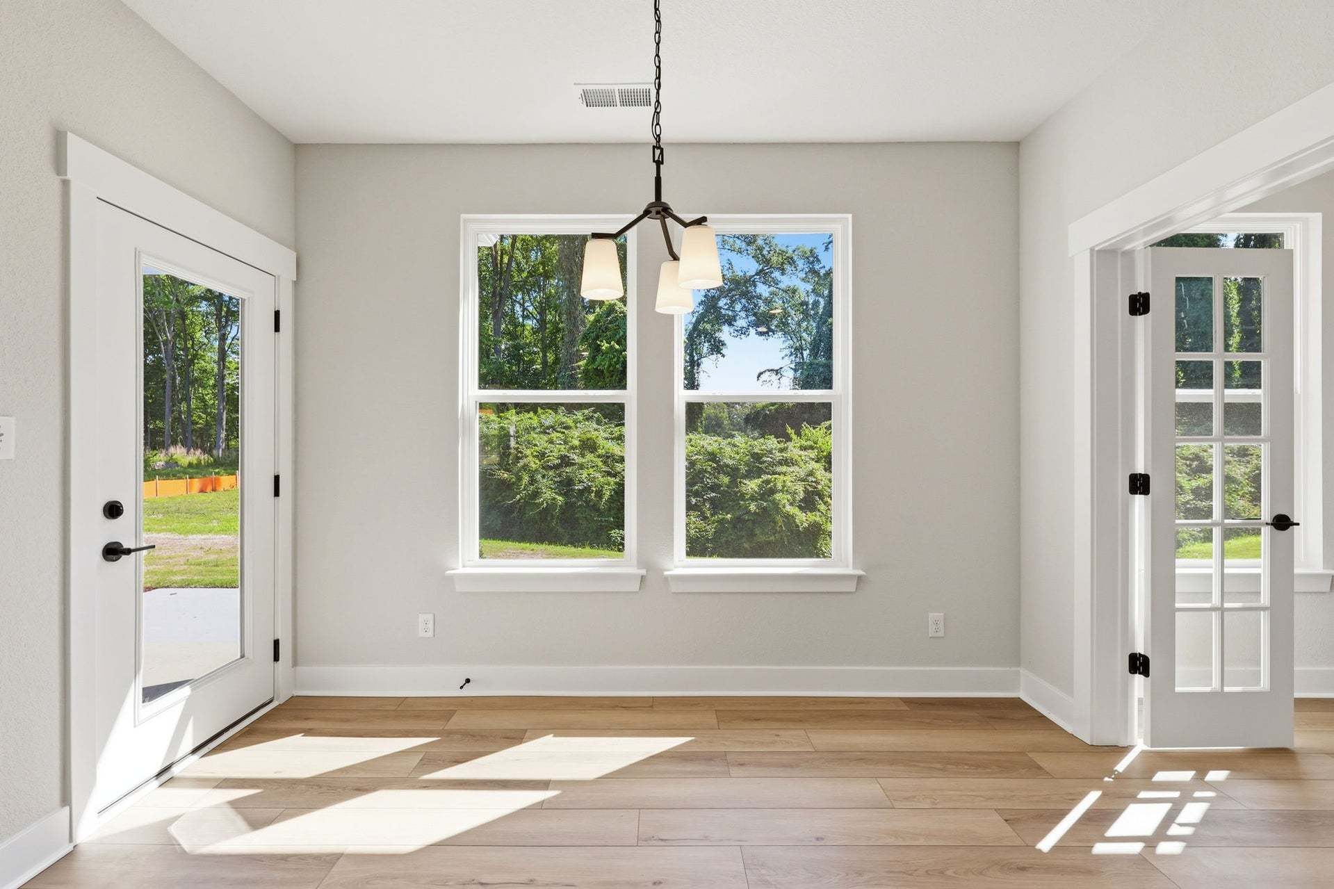 Similar Home - Breakfast Area
