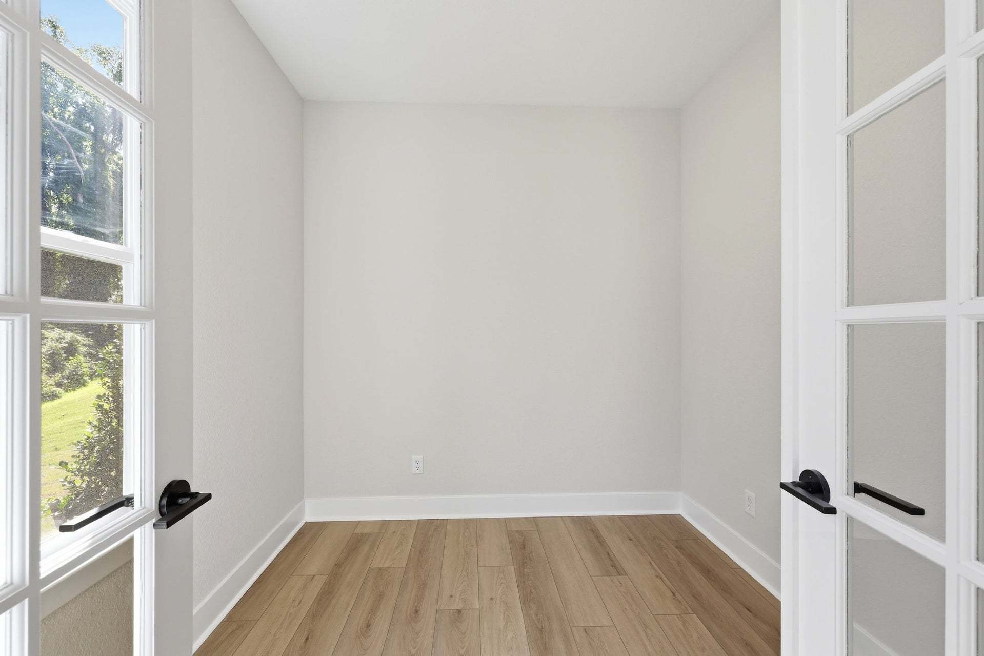 Similar Home - Zoom Office