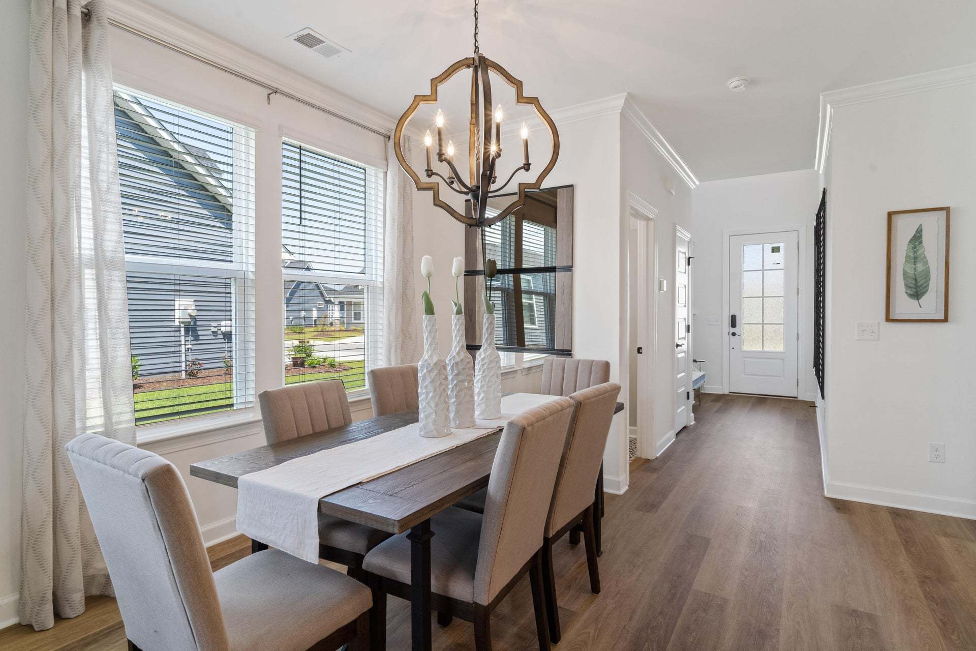 Similar Home - Dining