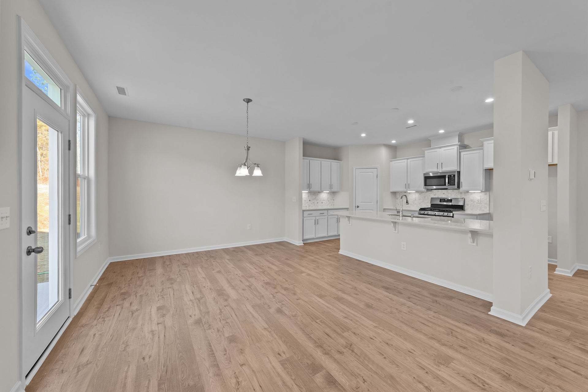 Dining Area & Kitchen