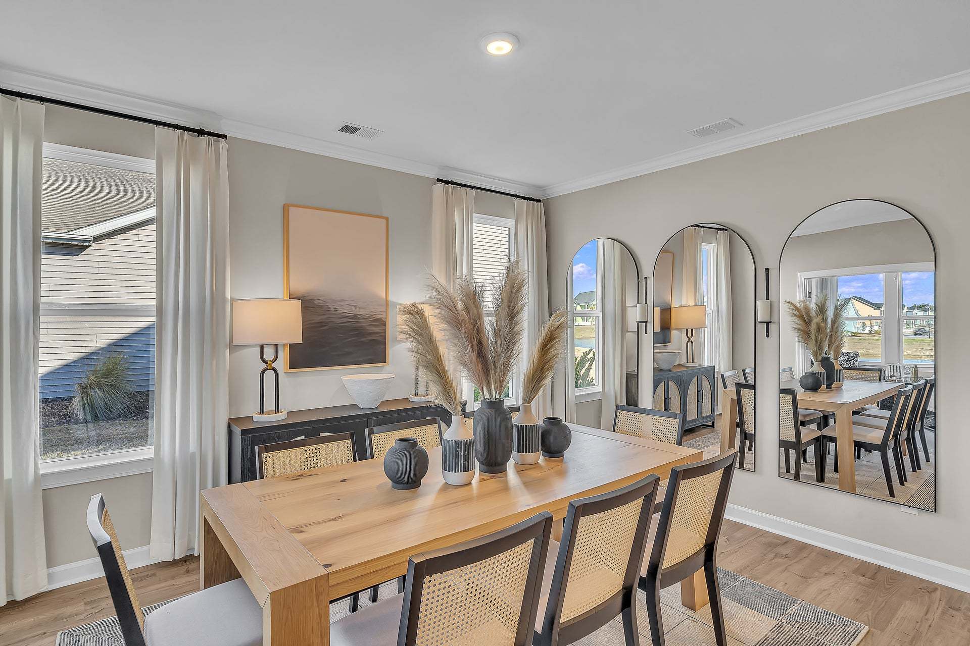 Similar Home - Dining
