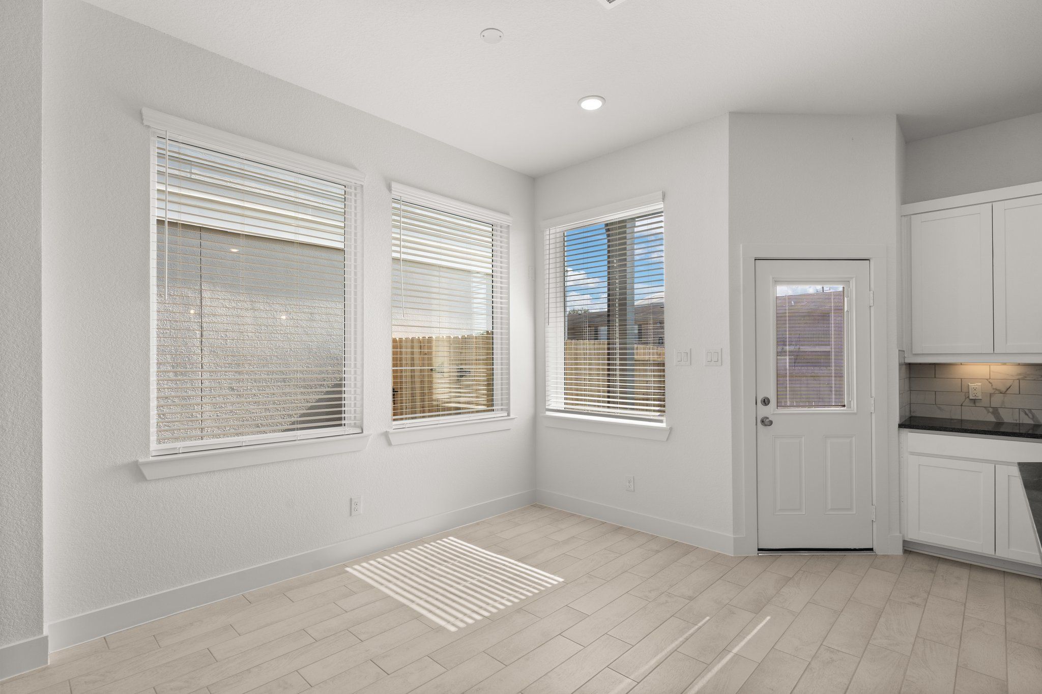 12-web-or-mls-MK303844.jpg