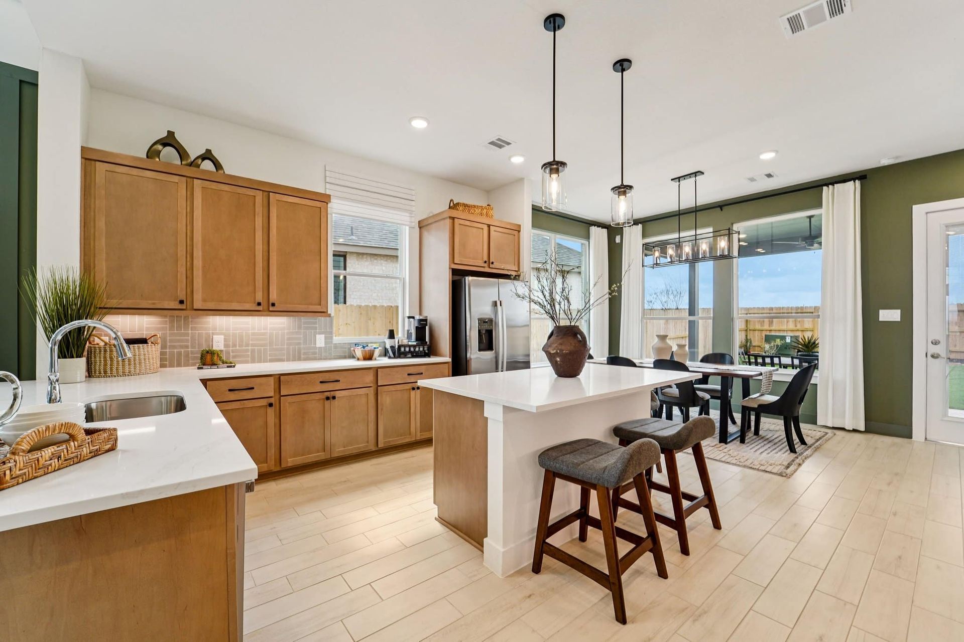 11-web-or-mls-Sawyer-Mountain-Dr-S0603-011.jpg