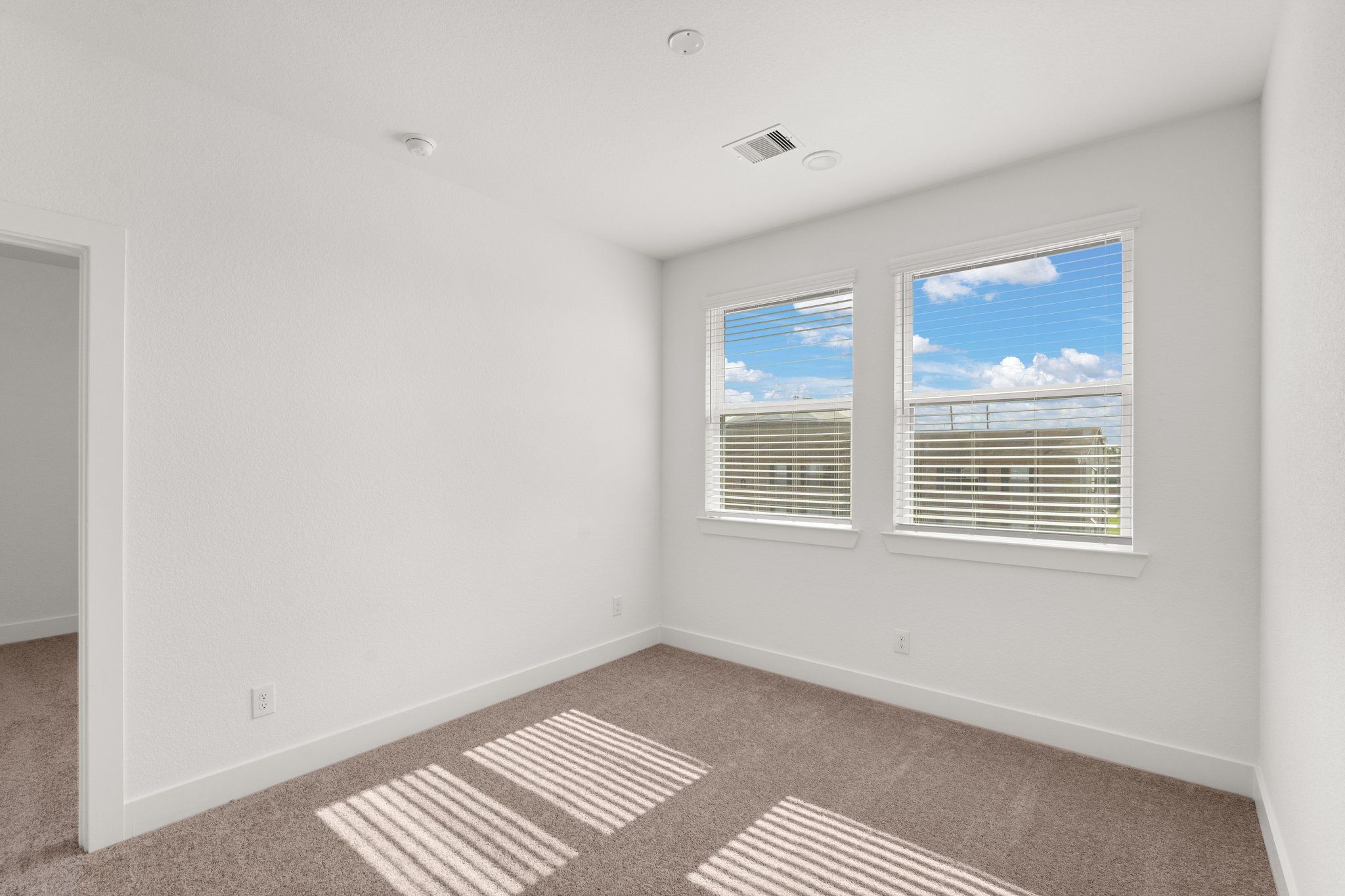 14-web-or-mls-MK303850.jpg